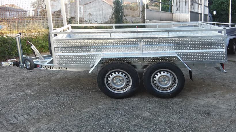 Venta de piezas de remolques en taller en A Pobra